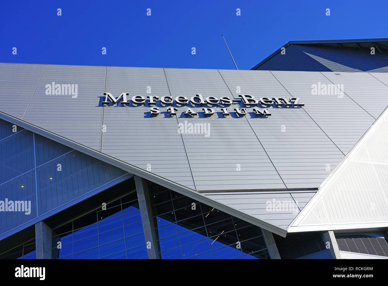 Blick auf die Mercedes-Benz-Stadion, ein multi-purpose Sports Arena in Atlanta, Georgia, der Heimat der Atlanta Falcons, Wirt des NFL Superbowl LIII 53 Stockfoto