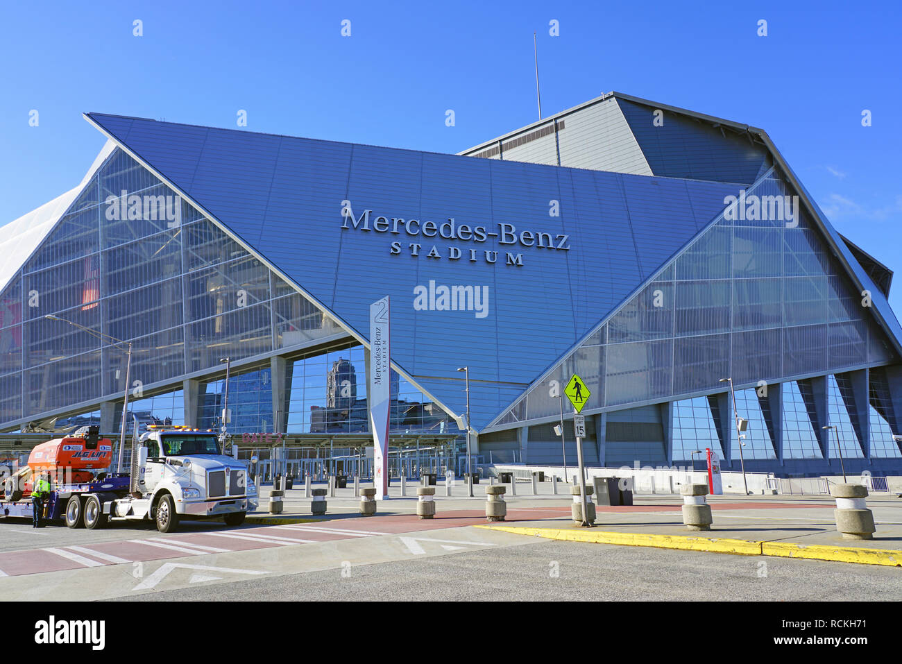 Blick auf die Mercedes-Benz-Stadion, ein multi-purpose Sports Arena in Atlanta, Georgia, der Heimat der Atlanta Falcons, Wirt des NFL Superbowl LIII 53 Stockfoto