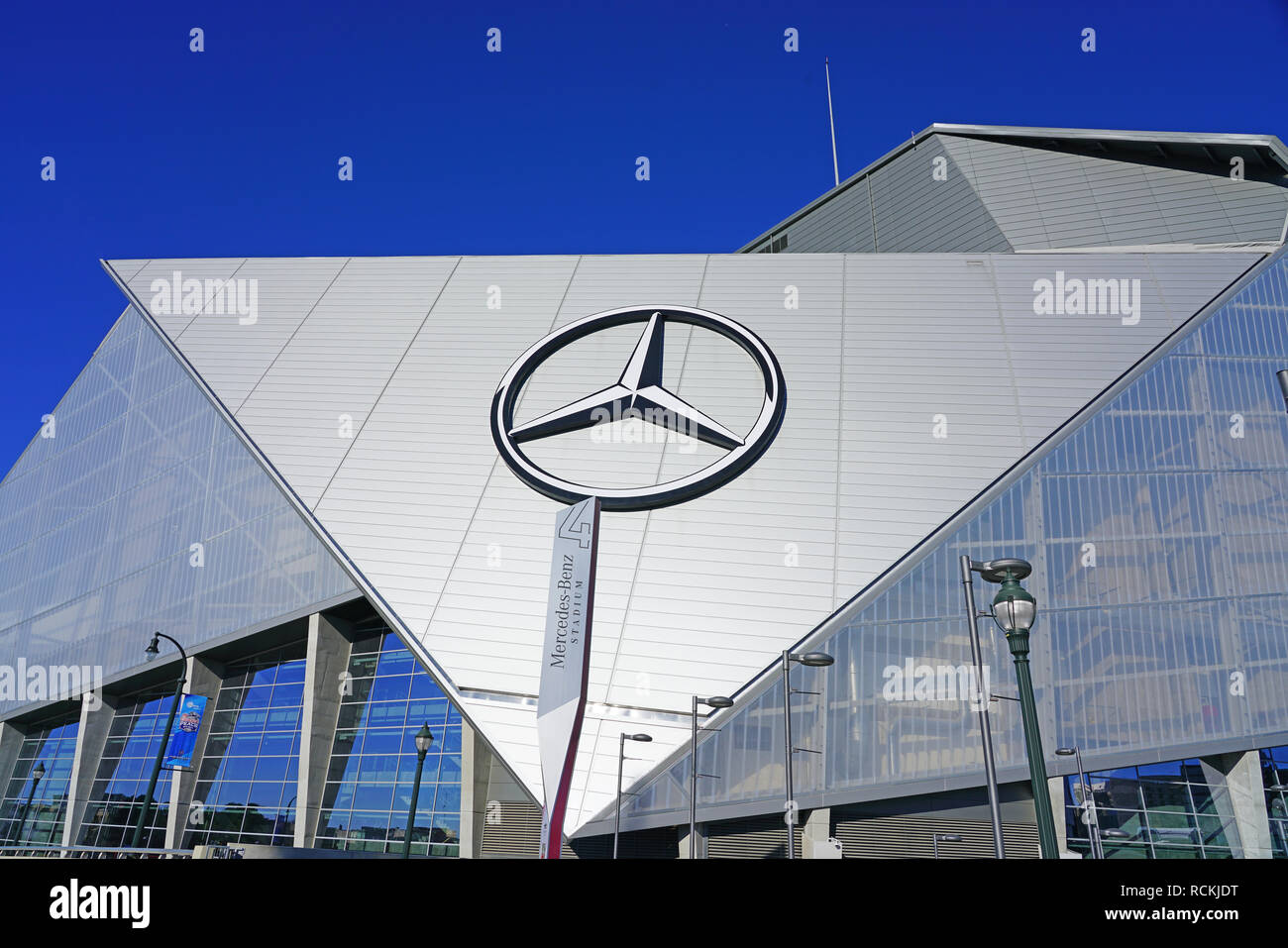 Blick auf die Mercedes-Benz-Stadion, ein multi-purpose Sports Arena in Atlanta, Georgia, der Heimat der Atlanta Falcons, Wirt des NFL Superbowl LIII 53 Stockfoto