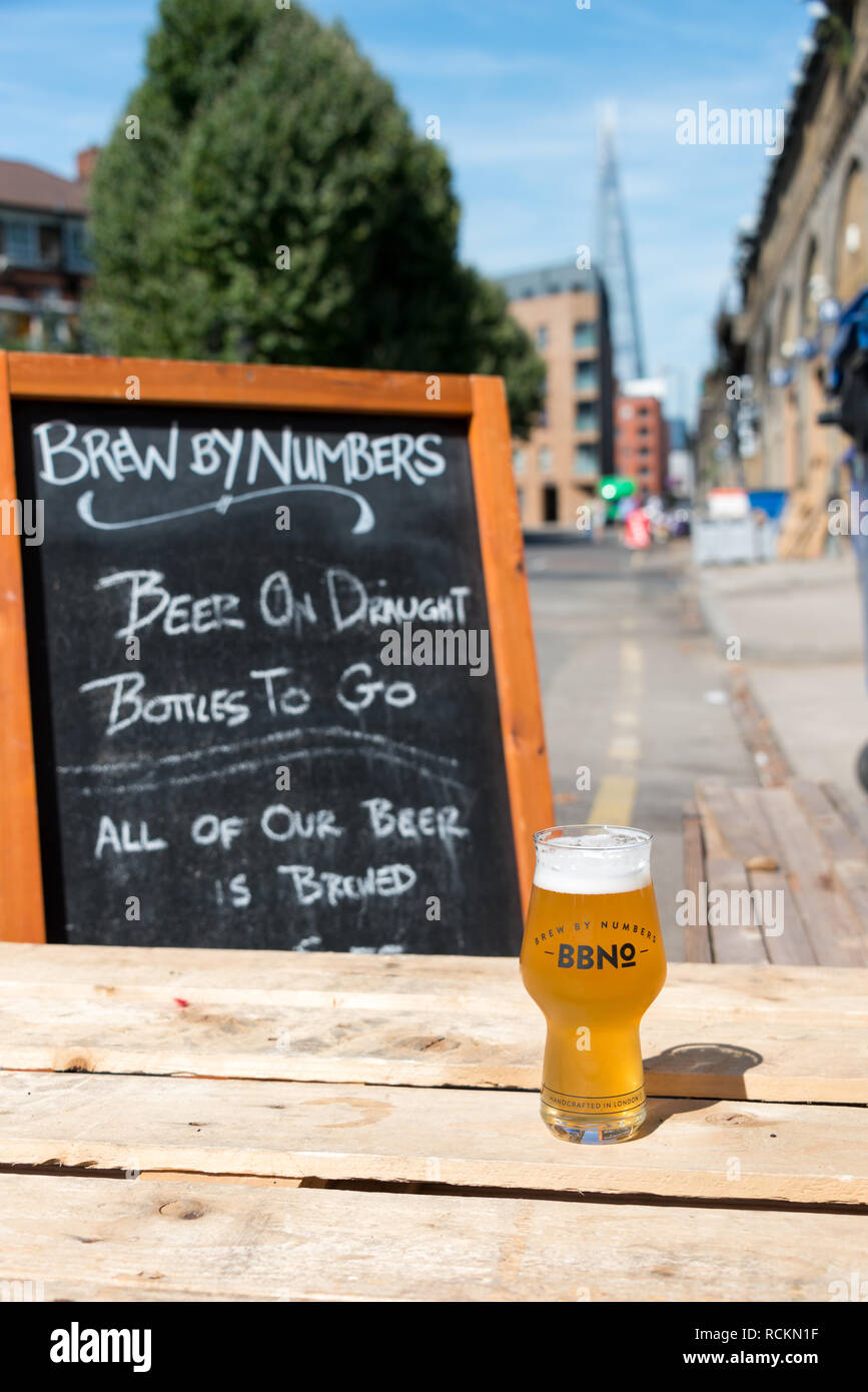 Brew durch Zahlen, Enid Street, London auf dem Londoner Bermondsey Bier Meile Stockfoto