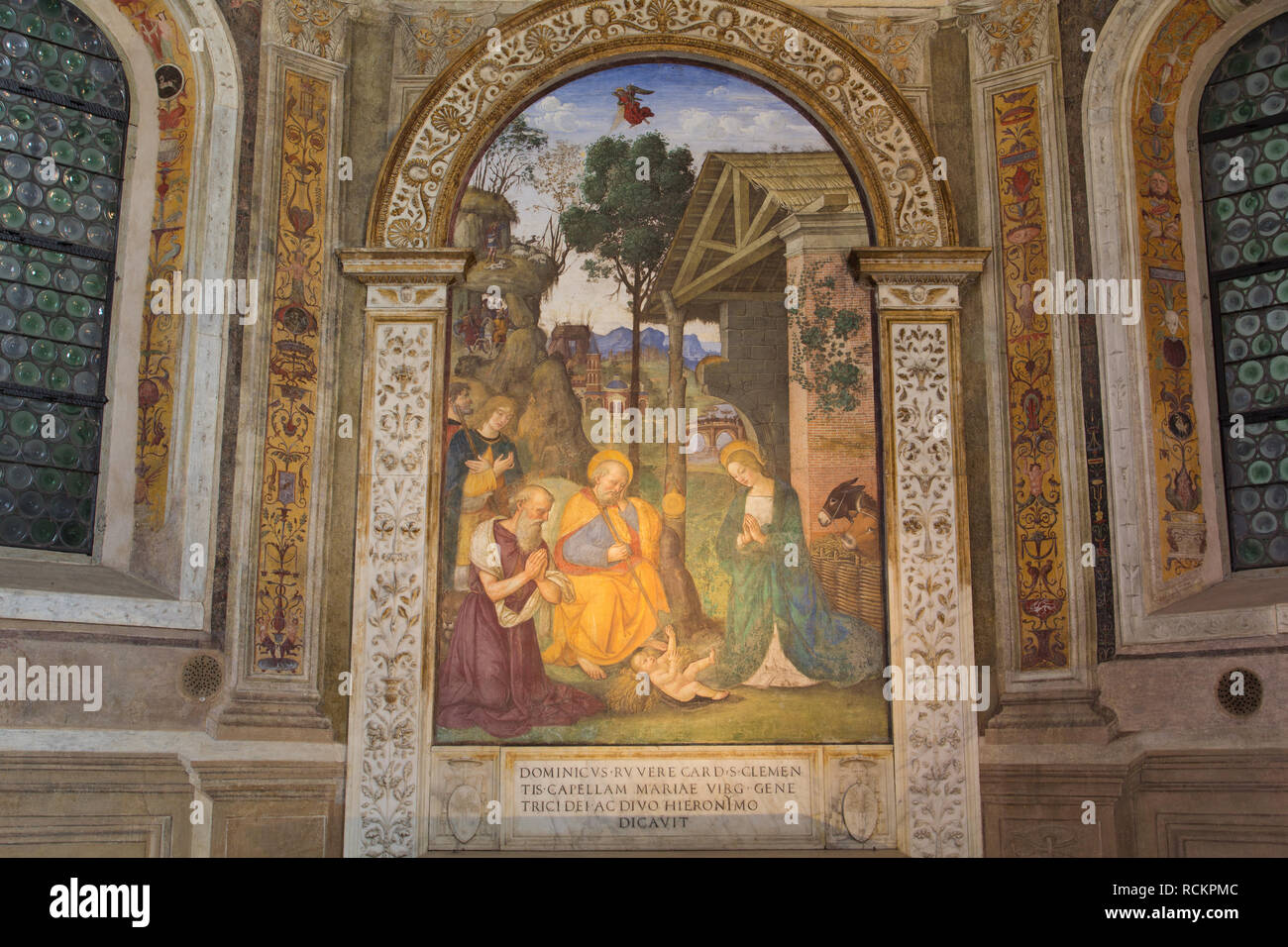 Die Anbetung des Kindes mit St. Jerome - Krippe (von Pinturicchio, 1490) - Della Rovere Kapelle, Santa Maria del Popolo - Rom Stockfoto