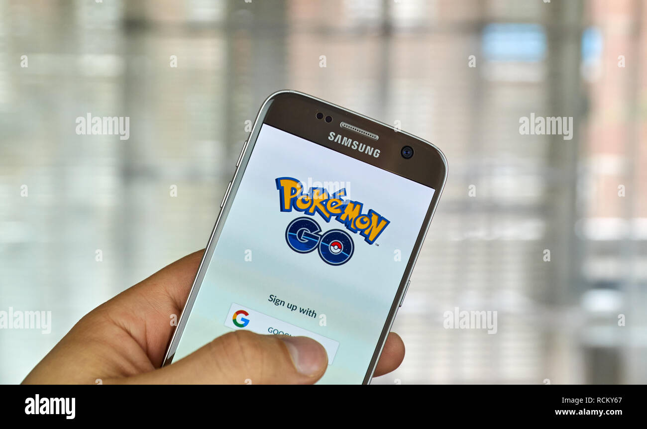 MONTREAL, KANADA - Juli 14: Pokemon gehen auf Samsung S7-Bildschirm. Pokemon gehen, eine kostenlose Mobile Augmented Reality Spiel entwickelt von Niantic spielen für iOS ein Stockfoto