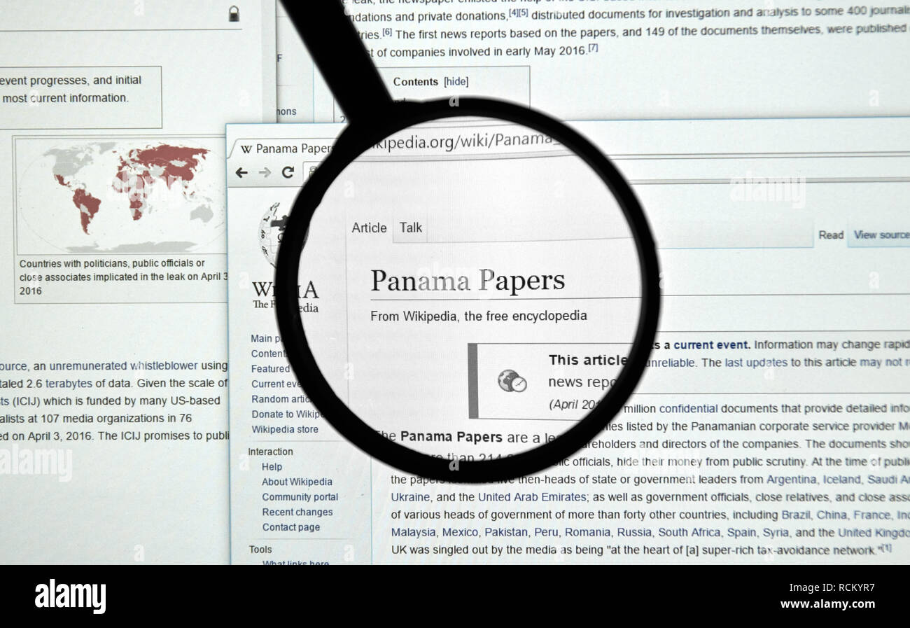 MONTREAL, KANADA - 7. APRIL 2016: Der Panama Papiere Artikel auf Wikipedia unter der Lupe. Der Panama Papiere ist von 11,5 Mio. ausgelaufen conf festgelegt Stockfoto