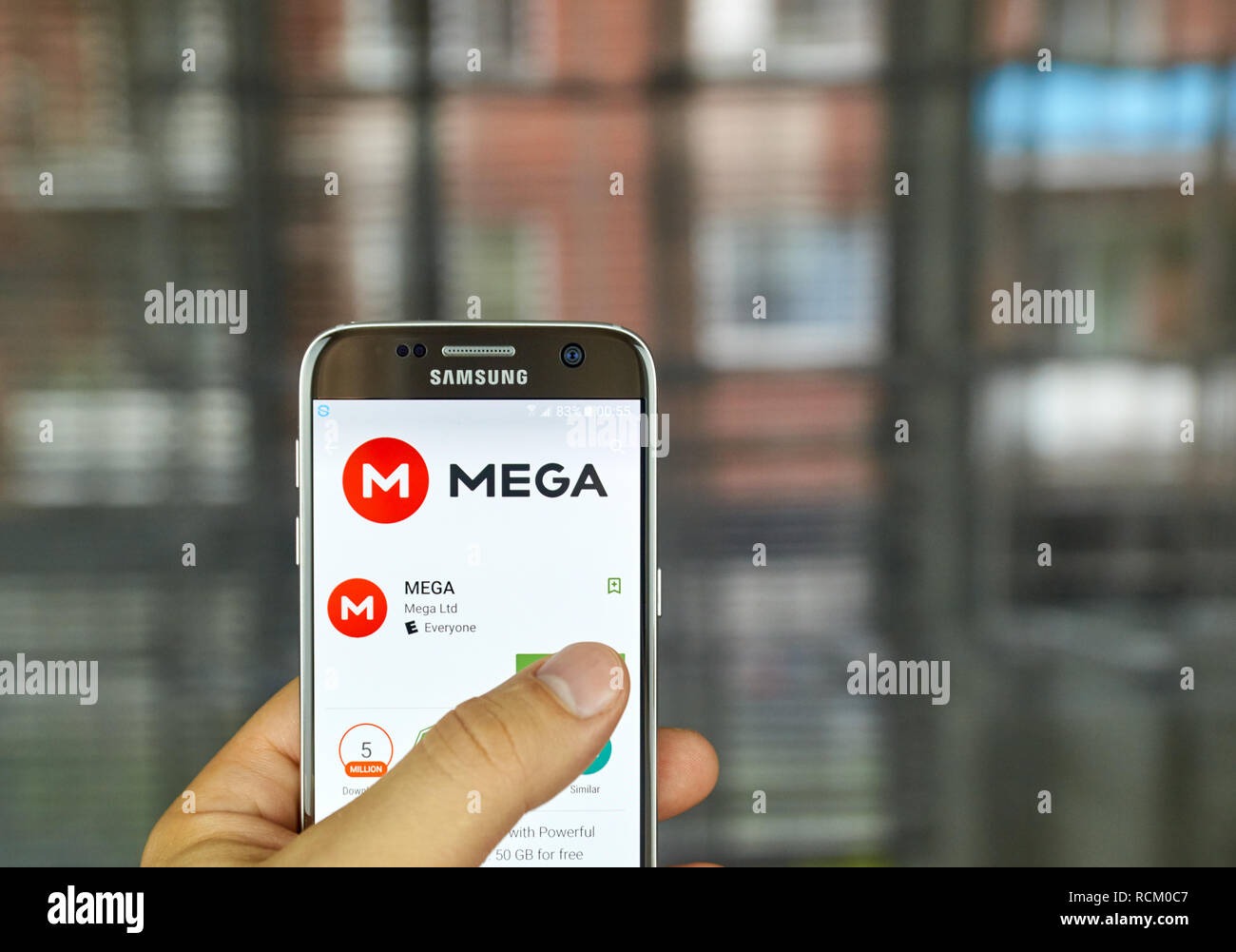 MONTREAL, KANADA - 7. JULI 2016: Mega-Online Storage auf Android Handy. Mega ist ein Cloud Storage und File Hosting Service von Mega Grenze produziert Stockfoto
