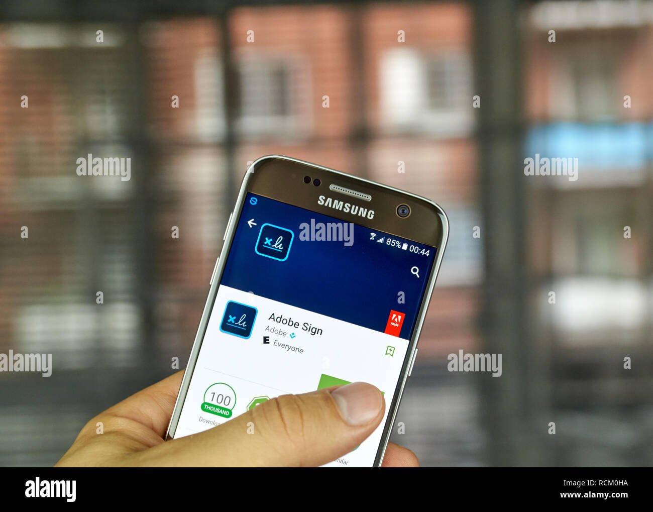 MONTREAL, KANADA - Juli 15: Adobe Anwendung auf Samsung S7-Bildschirm. Adobe Sign ist ein e-Signatur Lösung, die vollständig und nahtlos integriert. Stockfoto