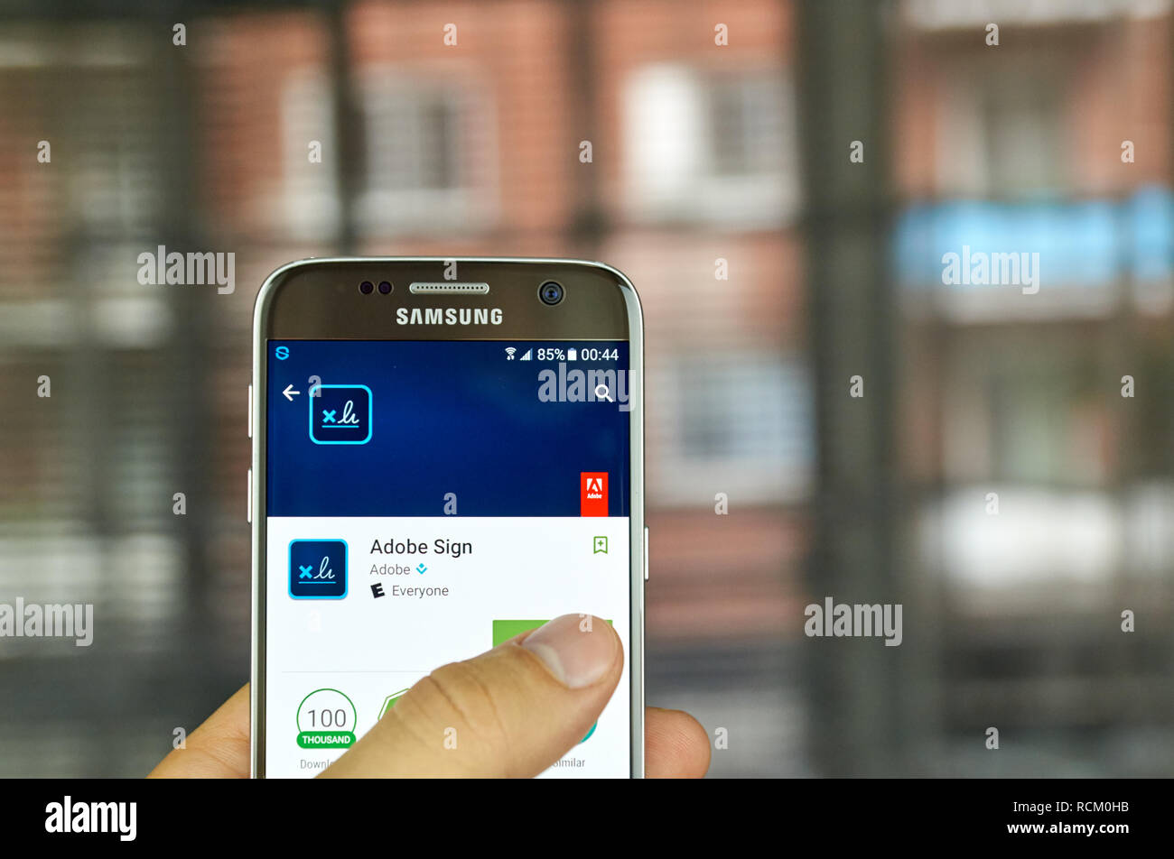 MONTREAL, KANADA - Juli 15: Adobe Anwendung auf Samsung S7-Bildschirm. Adobe Sign ist ein e-Signatur Lösung, die vollständig und nahtlos integriert. Stockfoto