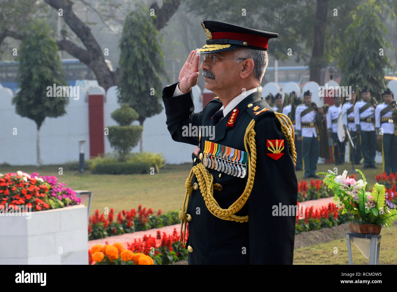 Kolkata, Indien. 15 Jan, 2019. GOC-in-C, östlichen Befehl der indischen Armee M.M.Naravane Hommage an die Märtyrer von Vijay Samrak anlässlich der Armee Tag. Credit: Saikat Paul/Pacific Press/Alamy leben Nachrichten Stockfoto