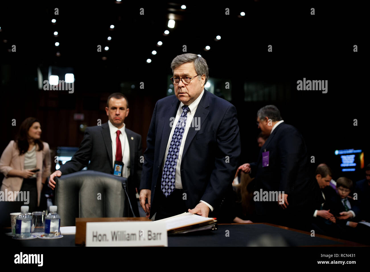 Washington DC, USA. 15. Jan 2019. US Attorney General nominee William Barr kehrt nach einer Pause vor dem Senat-rechtsausschusse während seiner Anhörung auf dem Capitol Hill in Washington, DC, Jan. 15, 2019 zu bezeugen. Der US-Senat begann am Dienstag die Anhörung des Attorney General nominee William Präsident Donald Trump Barr, wobei der Schwerpunkt auf der laufenden Special Counsel Robert Mueller Russland Untersuchung und die endgültigen Ergebnisse. Quelle: Xinhua/Alamy leben Nachrichten Stockfoto