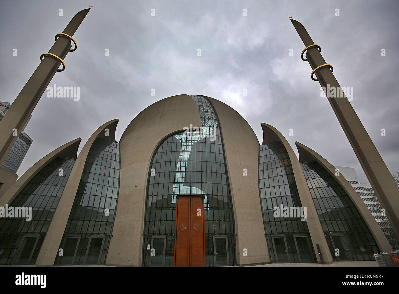 16. Januar 2019, Nordrhein-Westfalen, Köln: Die DITIB-Moschee. Die islamische Vereinigung Ditib, Türkisch-Islamische Union der Anstalt für Religion, hat seinen neuen Vorstand vorgestellt. Die Türkisch-islamische Union ist unter Druck seit fast drei Jahren wegen der Nähe zu der Regierung in Ankara und seine Abhängigkeit von der Diyanet religiöse Autorität. Foto: Oliver Berg/dpa Stockfoto