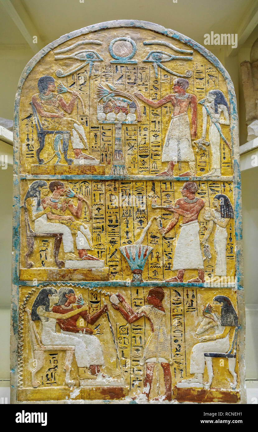 Ausstellung mit bunten Szenen des täglichen Lebens und hieroglypics im Museum ägyptischer Altertümer (Museum Kairo), Kairo, Ägypten Stockfoto