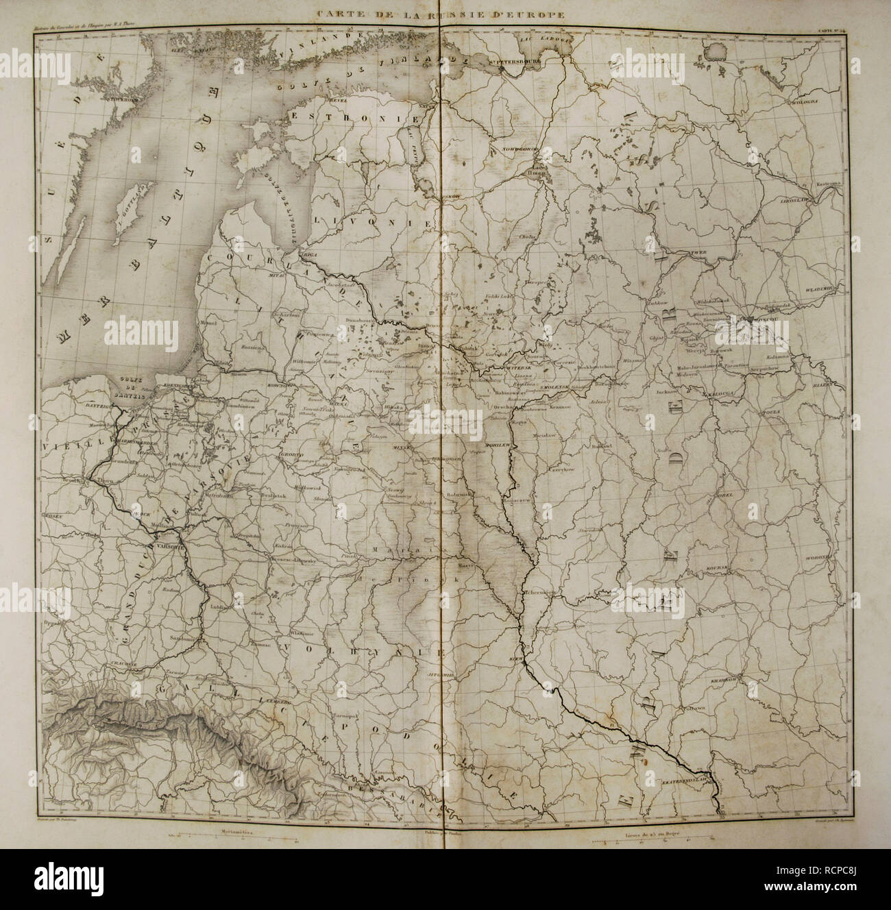 Napoleonischen Karte des Europäischen Russland. Atlas de l'Histoire du Consulat et de l'Empire. Geschichte des Konsulats und des Empire von Frankreich unter Napoleon von Marie Joseph Louis Adolphe Thiers (1797-1877). Zeichnungen von Dufour, Stiche von Dyonnet. In Paris, 1864 bearbeitet werden. Stockfoto Napoleonischen Karte des Europäischen Russland. Atlas de l'Histoire du Consulat et de l'Empire. Geschichte des Konsulats und des Empire von Frankreich unter Napoleon von Marie Joseph Louis Adolphe Thiers (1797-1877). Zeichnungen von Dufour, Stiche von Dyonnet. In Paris, 1864 bearbeitet werden. Stockfoto