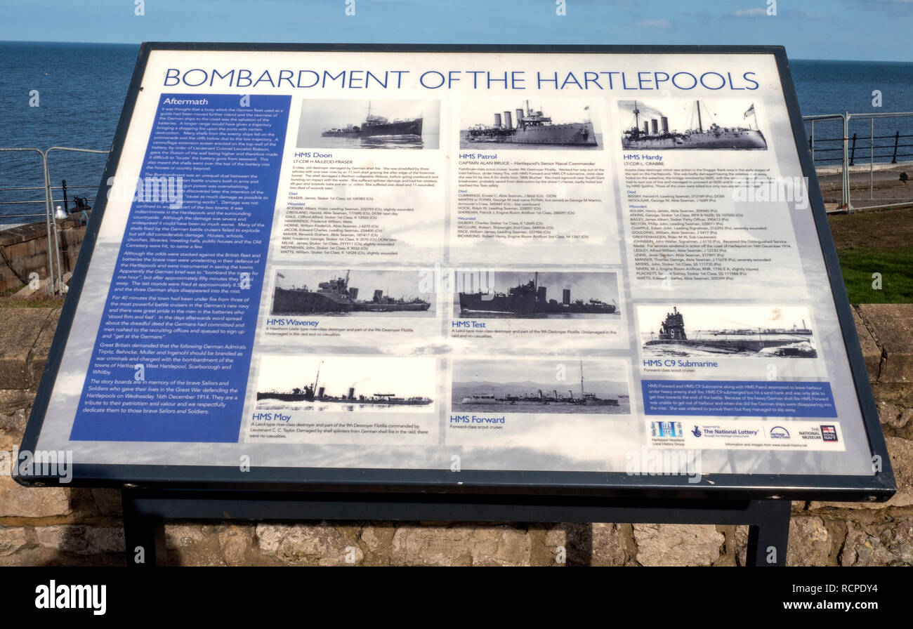 Touristische Information Board re Bombardierung der Hartlepools während des Krieges von 1914-1918 Heugh Landspitze, Hartlepool, County Durham, England, Großbritannien Stockfoto