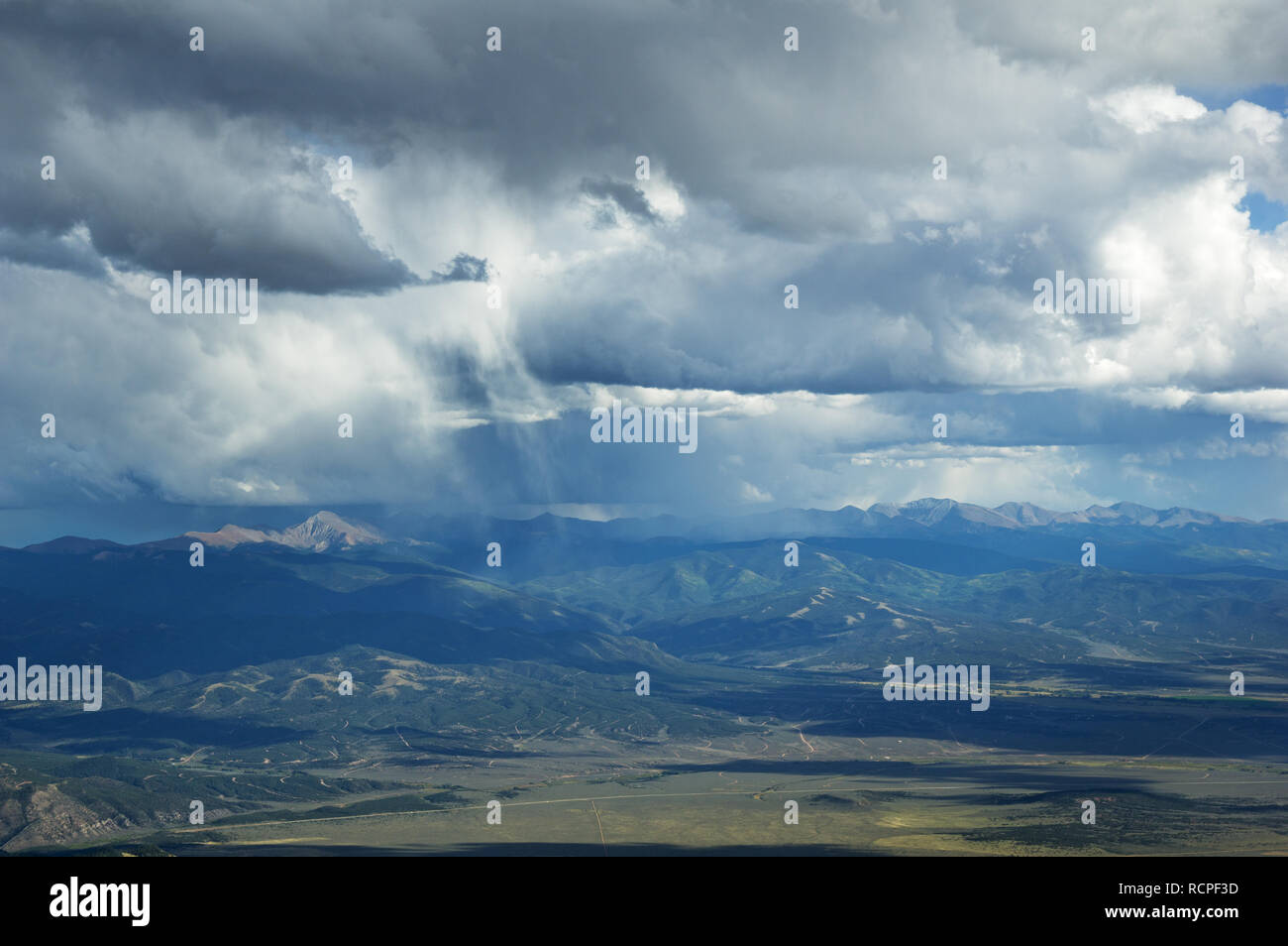 Wetter über dem südlichen Colorado Rocky Mountains vom Mount Lindsay Stockfoto