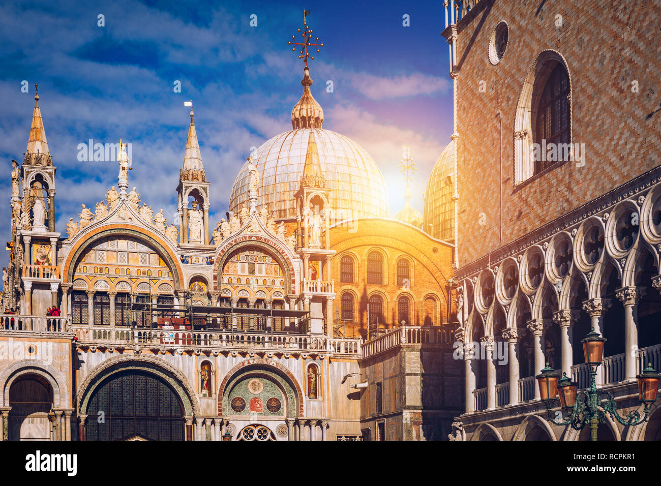 Piazza San Marco mit Campanile San Marco Basilika. Der Hauptplatz der Altstadt. Venedig, Italien. Stockfoto