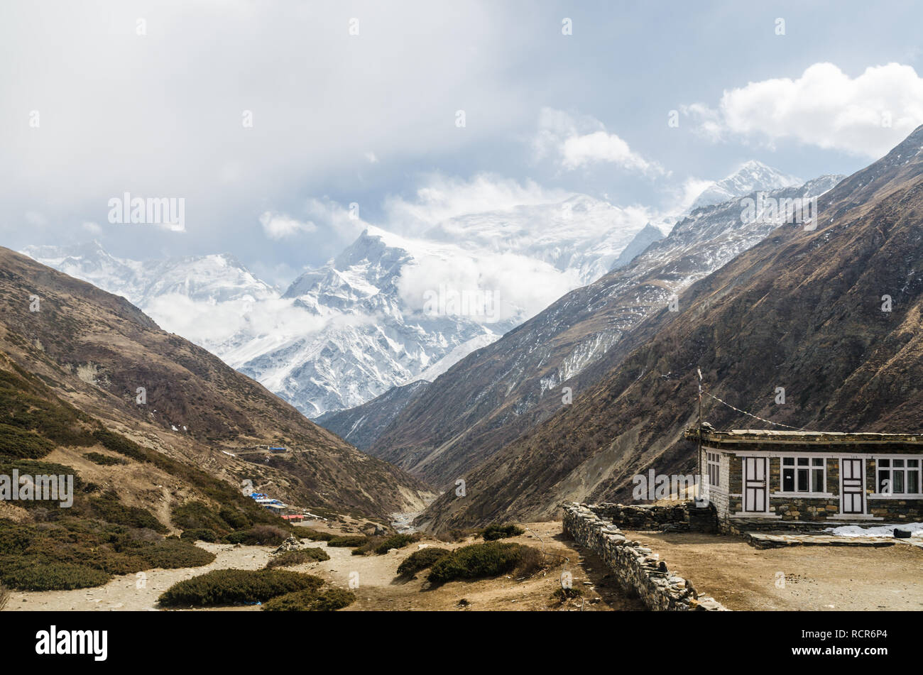 Annapurna III und Gangapurna von Yak Kharka, Annapurna Circuit, Nepal gesehen Stockfoto