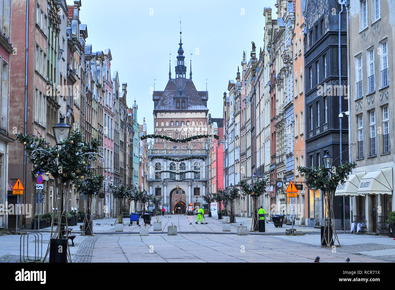 Gdansk, Polen, Dezember 2017. Dluga Straße, mit Blick auf die Golden Gate (złota Brama) in der Altstadt. Stockfoto