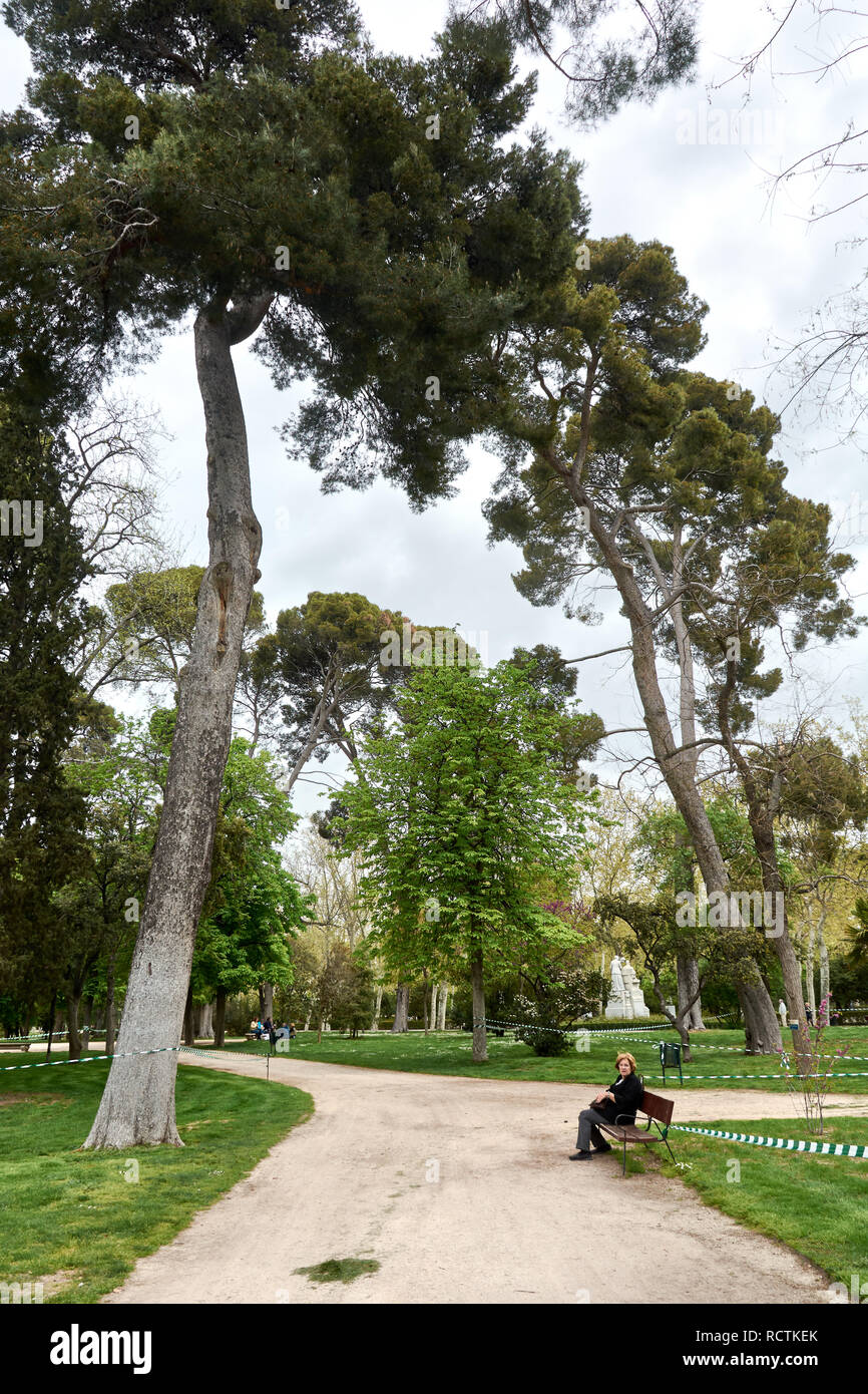 Die Pfade der Gärten im berühmten Park der Guten Ruhestand, auch als