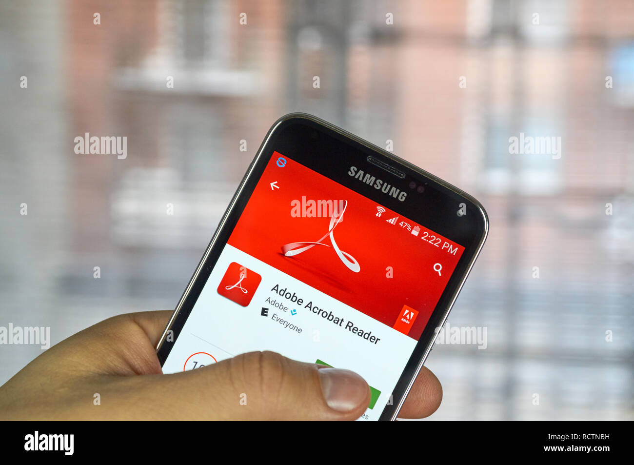 MONTREAL, KANADA - 20. MÄRZ 2016 - Adobe Acrobat Reader mobile Anwendung auf dem Bildschirm des Samsung S5. Adobe Reader ist ein kostenloses Programm zum Anzeigen und Pri Stockfoto