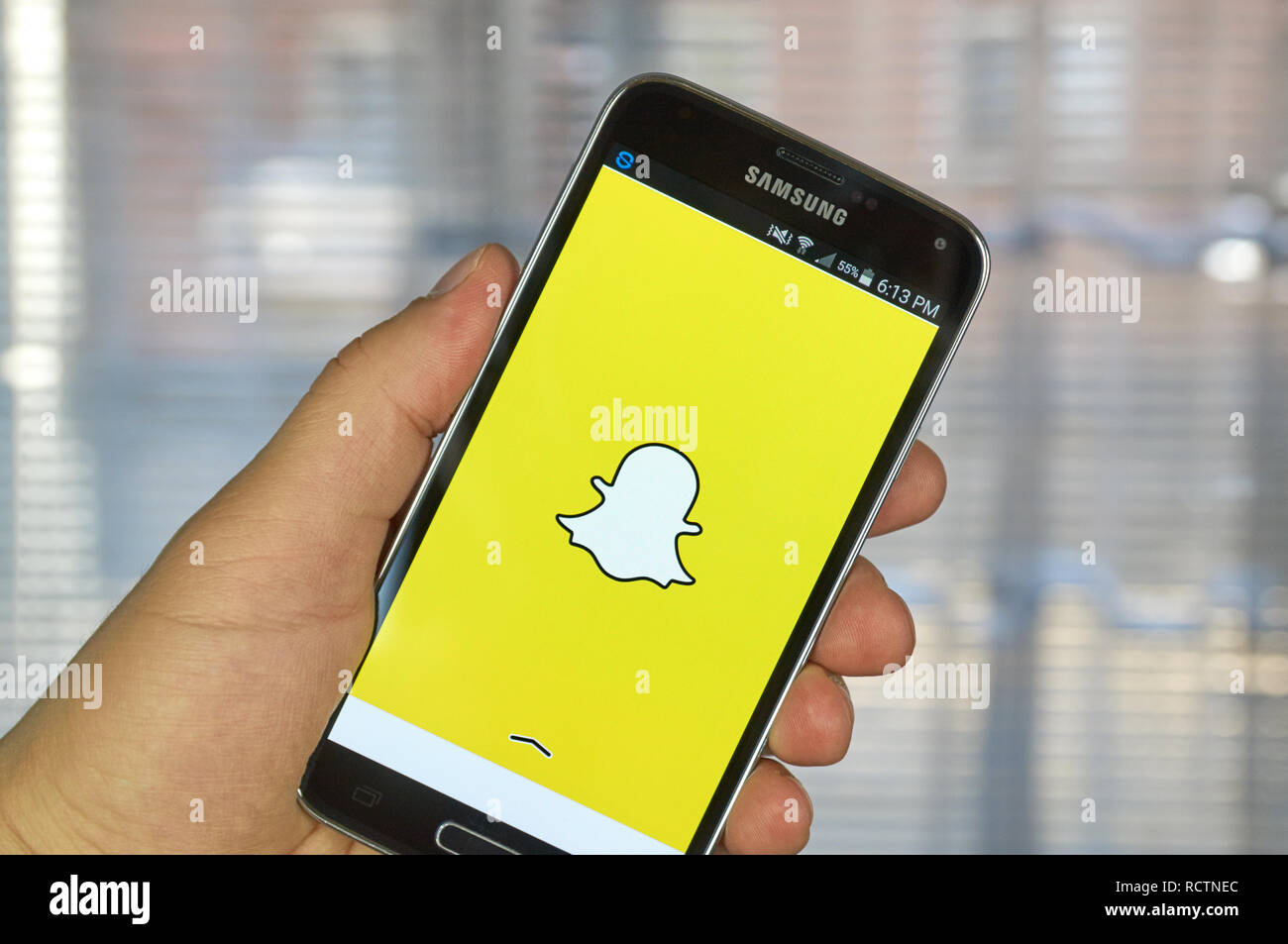 MONTREAL, KANADA - 20. MÄRZ 2016 - Snapchat Anwendung für Android Smartphone. Snapchat ist ein mobiles Messaging Application verwendet, Fotos mit anderen zu teilen, Video Stockfoto MONTREAL, KANADA - 20. MÄRZ 2016 - Snapchat Anwendung für Android Smartphone. Snapchat ist ein mobiles Messaging Application verwendet, Fotos mit anderen zu teilen, Video Stockfoto
