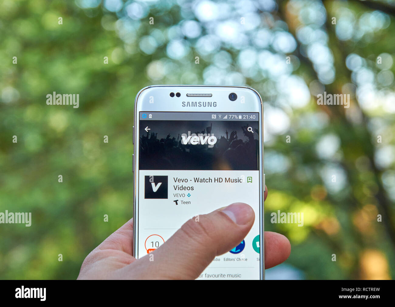 MONTREAL, KANADA - 23. MAI 2016: Vevo Anwendung auf Samsung S7-Bildschirm. Vevo bietet Musik videos von Universal Music Group, Sony Music Entertainment Stockfoto