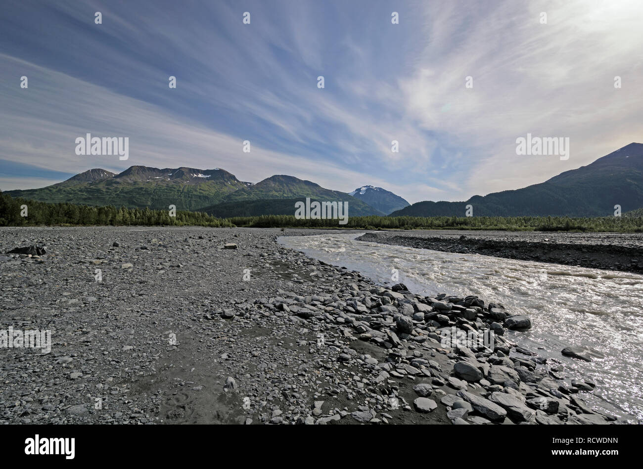 Hohe Wolken über eine angeschwemmte Bett in der Nähe des Exit Glacier im Chugach National Forest in Alaska Stockfoto