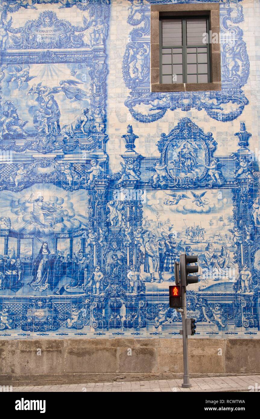 Capela das Almas, Außenwand mit Azulejos, Porto, UNESCO-Weltkulturerbe, Portugal, Europa Stockfoto