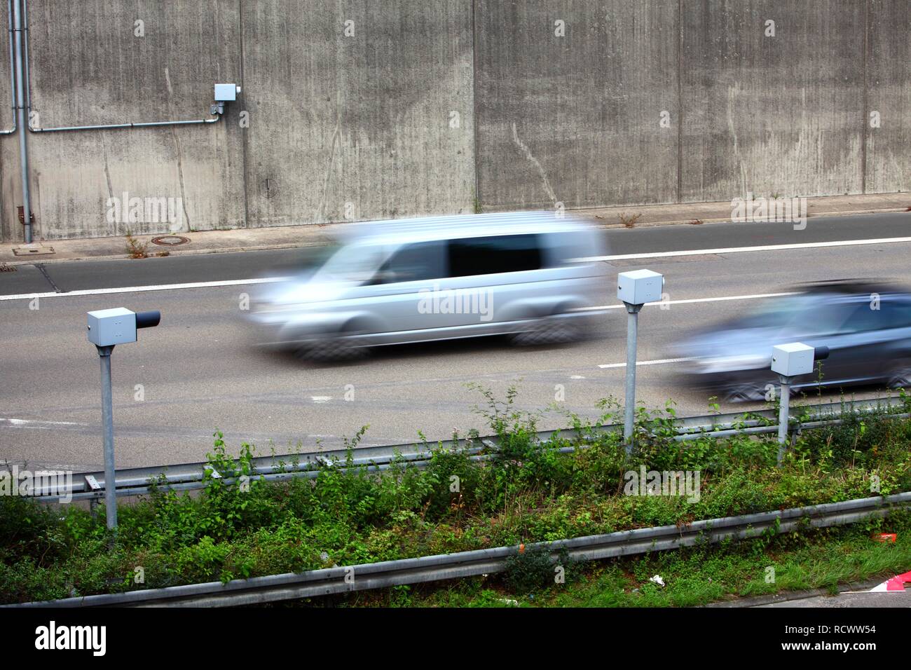 Radar geregelte Drehzahl Überwachung mit Kameras, auf der Autobahn A44, in einer 100-km/h-Limit Stockfoto