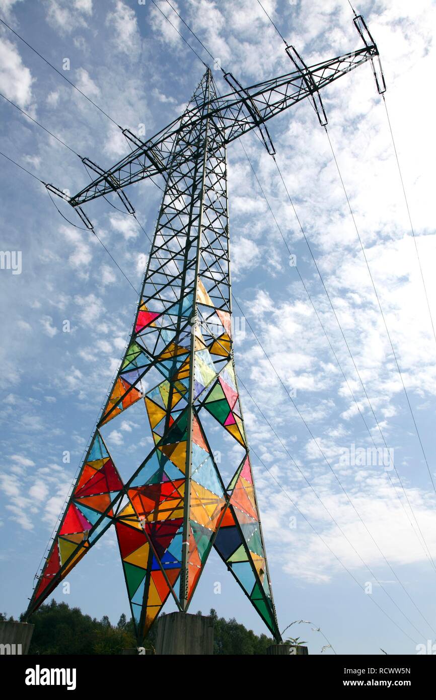 Hohe Spannung Oberleitung Tower, künstlerisch durch drei koreanische Kunst Studenten entworfen, Titel der Arbeit ist ÑLeuchtturmì, Stockfoto