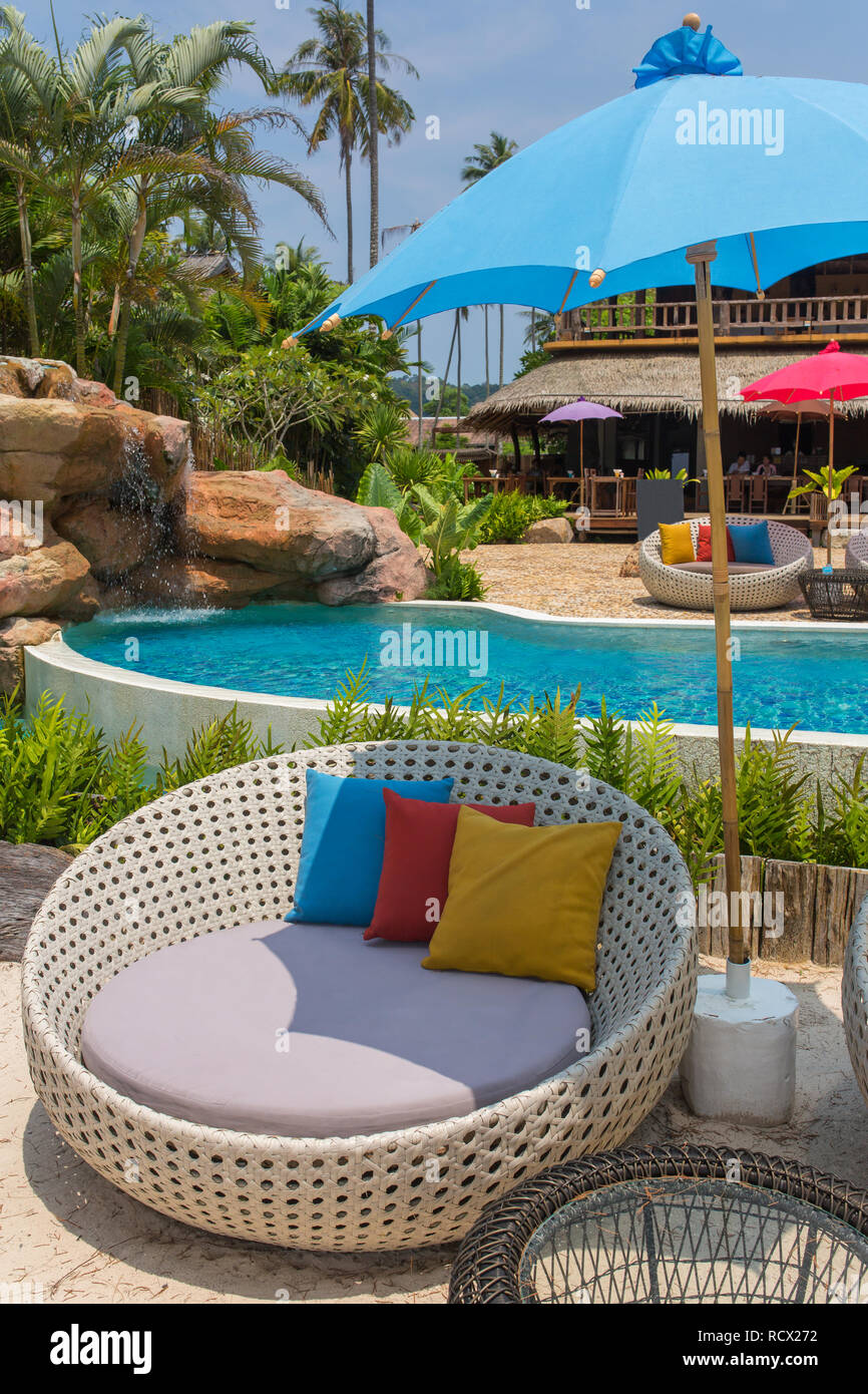 Tropisches Resort mit Swimmingpool und Cafe Bar auf Koh Kood Island, Thailand Stockfoto