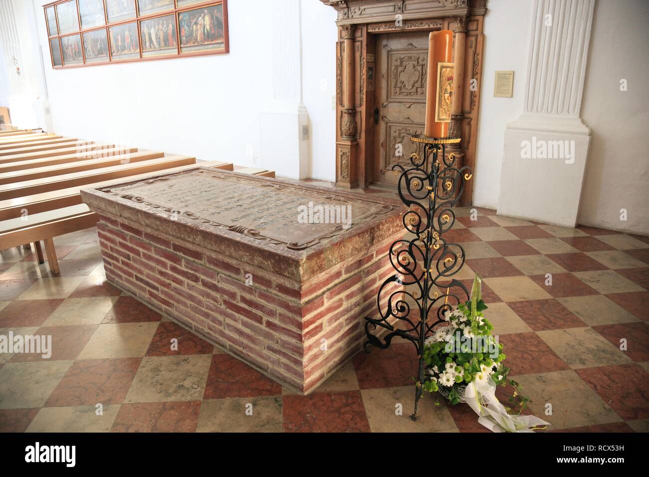 Wittelsbacher Grab Im Chor Der Kapelle Des Kloster Scheyern Kloster