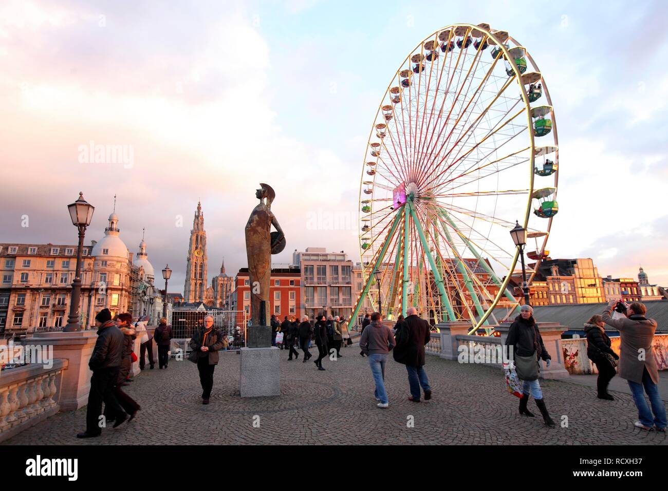 Weihnachtsmarkt, Riesenrad, auf der Schelde oder Schelde Bank