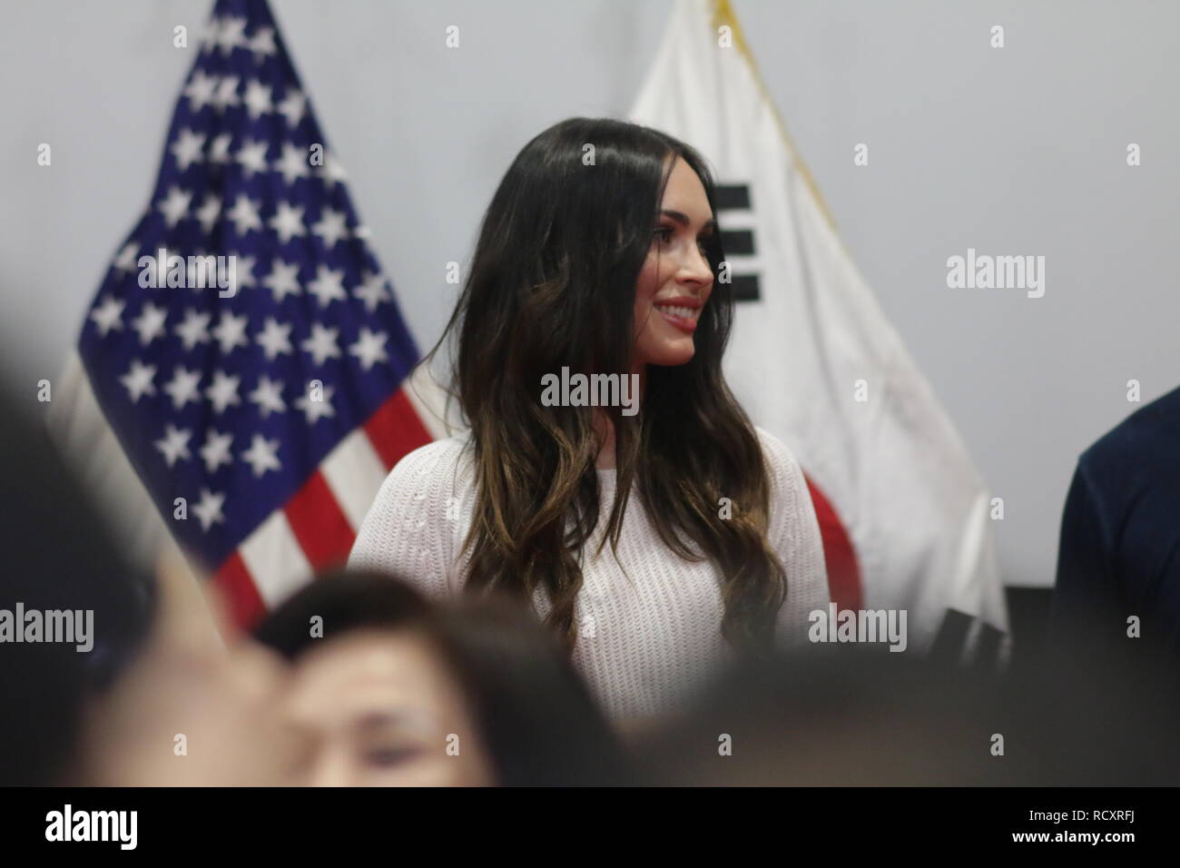 Megan Fox besucht Truppen im United States Army Garrison Yongsan in Seoul Jan. 9. Stockfoto