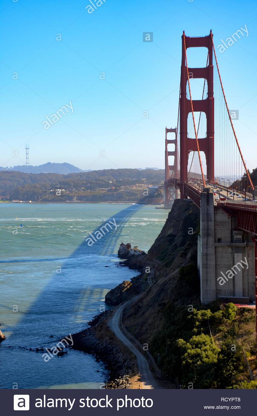 Golden Gate Bridge Die San Francisco Bay Ansicht Von Vista Point In Sausalito Blauer Himmel Sonnig Panorama Stockfotografie Alamy