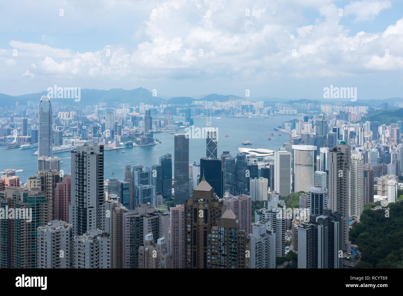 Besucher an der Spitze der Victoria Peak auch als Peak auf der Hong Kong Insel bekannt, die an der Ansicht Stockfoto