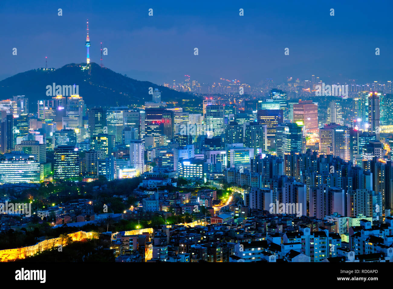 In der Nacht die Skyline von Seoul, Südkorea. Stockfoto