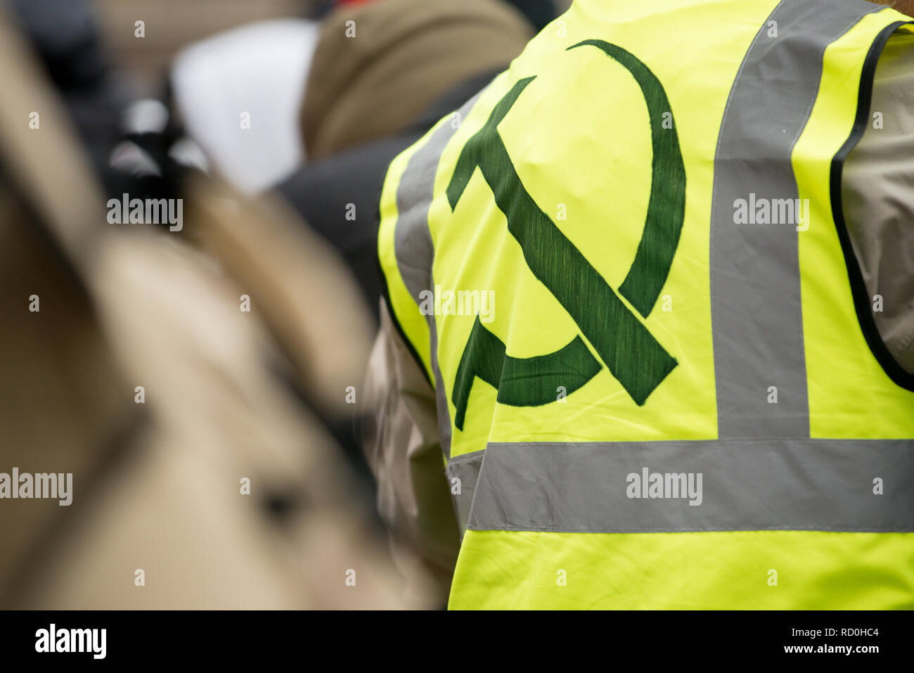 Anti-Austerity Demonstranten mit gelben Westen im Britischen Wahlkampf ist gebrochen - allgemeine Wahl jetzt Demonstration in London, UK. Stockfoto