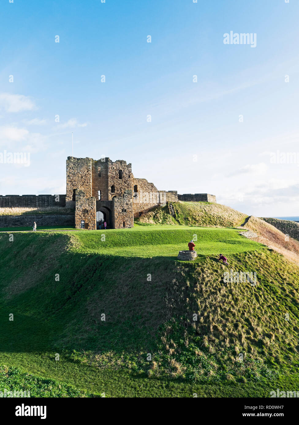 Eingang Tynemouth vor und das Schloss. Das Kloster stammt aus dem 7. Jahrhundert Stockfoto