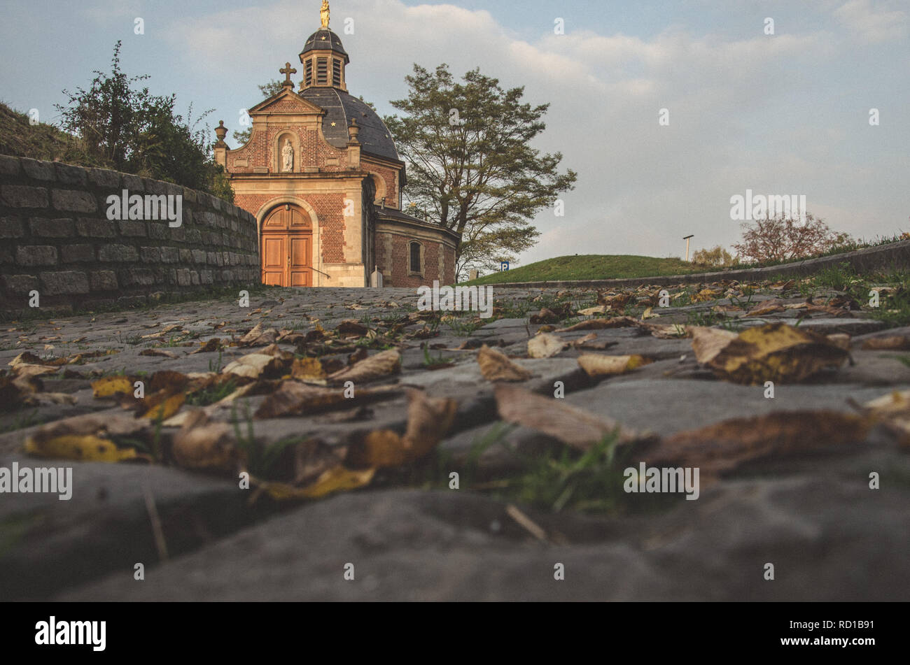 Kirche in Flandern, Retro Look. Hintergrund im Fokus. Stockfoto Kirche in Flandern, Retro Look. Hintergrund im Fokus. Stockfoto