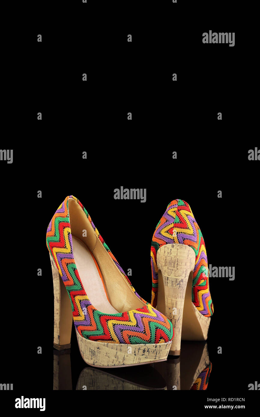 Pumpen mit Chevron Design Stockfoto