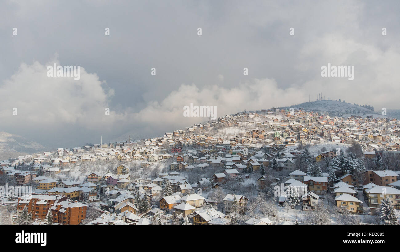 Antenne Stadtbild im Schnee, Sarajevo, Bosnien und Herzegowina Stockfoto