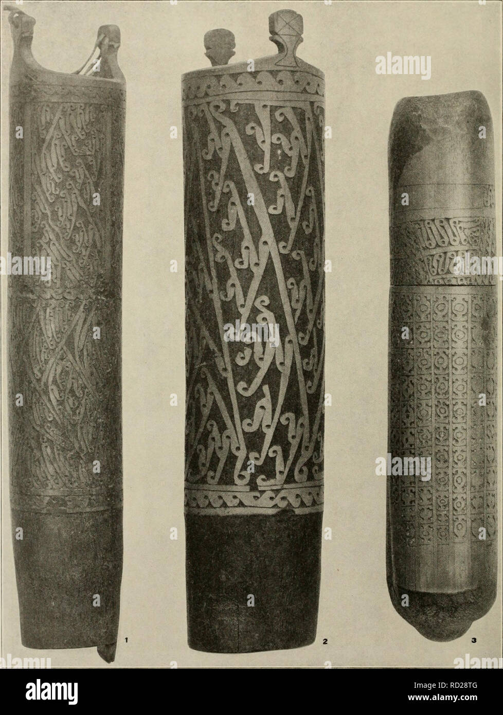 . Dekorative Kunst von Neuguinea, eingeschnittenen Designs. Dekor und Ornament - New Guinea; Dekoration und Ornament. FIELD Museum of Natural History. Anthropologie, DESIGN SERIES Nr. 4, PLATTE XXV. Verziert Bambus Boxen. Ein Reiben der Nr. 2 wird in Abb. i, Platte XXVI gezeigt; und uf Teile von Nr. 3 in Abbn. 2 und 4, Platte XXVII. Geelvink Bay, Niederländisch Neuguinea. Etwas in der Größe reduziert. Bitte beachten Sie, dass diese Bilder aus gescannten Seite Bilder, die digital für die Lesbarkeit verbessert haben mögen - Färbung und Aussehen dieser Abbildungen können nicht perfekt dem Original ähneln extrahiert werden. Stockfoto