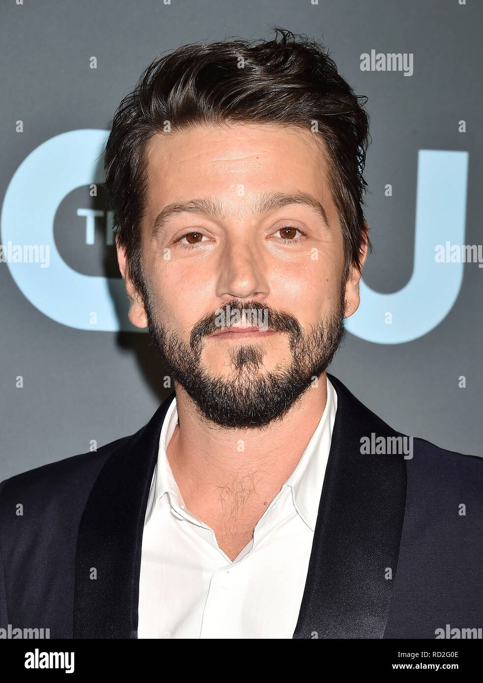 SANTA MONICA, CA - 13. Januar: Diego Luna kommt an der Der 24. jährliche Critics' Choice Awards besucht die 24. jährliche Critics' Choice Awards auf der Rinde Stockfoto