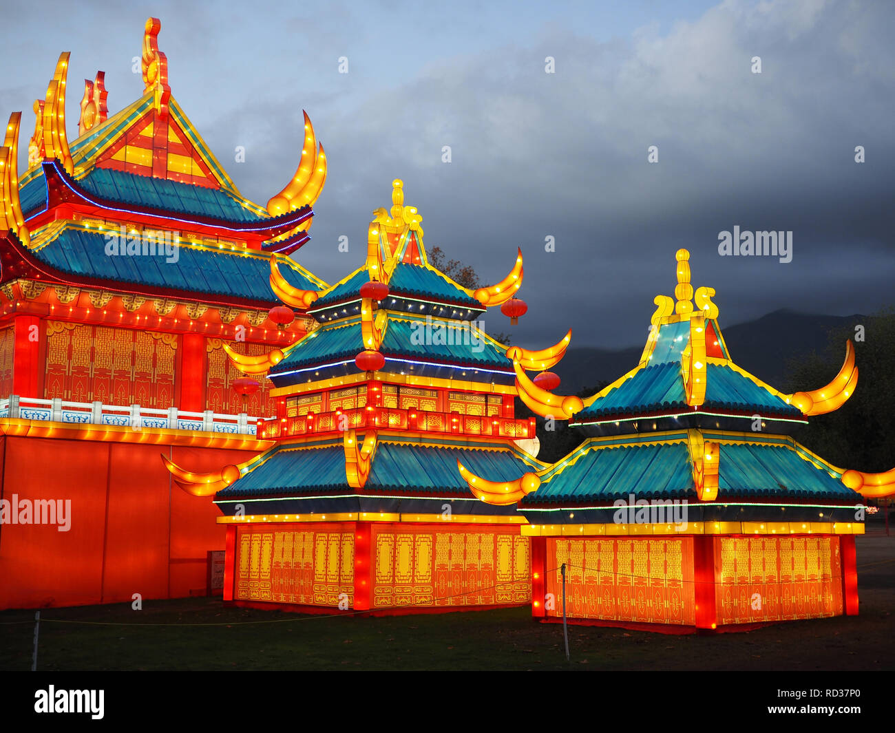 Chinesische Gebäude Laternen am Los Angeles Arboretum, CA Stockfoto