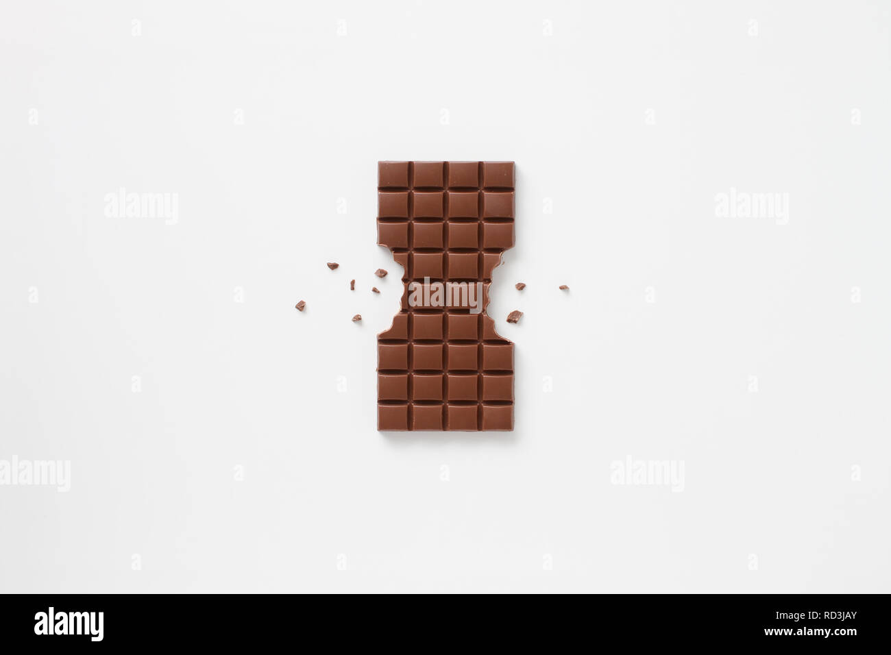 Block von Schokolade mit Seiten überfordert und Schokolade Krümel Stockfoto