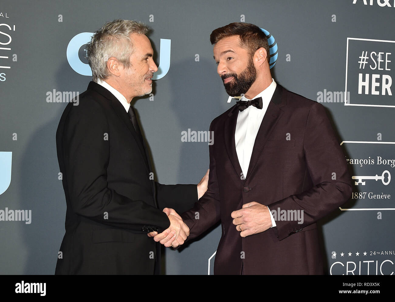 SANTA MONICA, CA - 13. Januar: Alfonso Cuaron (L) und Ricky Martin auf der 24. jährlichen Critics' Choice Awards besucht die 24. jährliche Kritiker Stockfoto