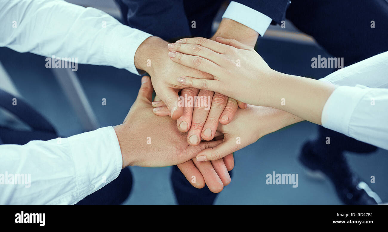 Hände zusammen gefaltet Stockfoto