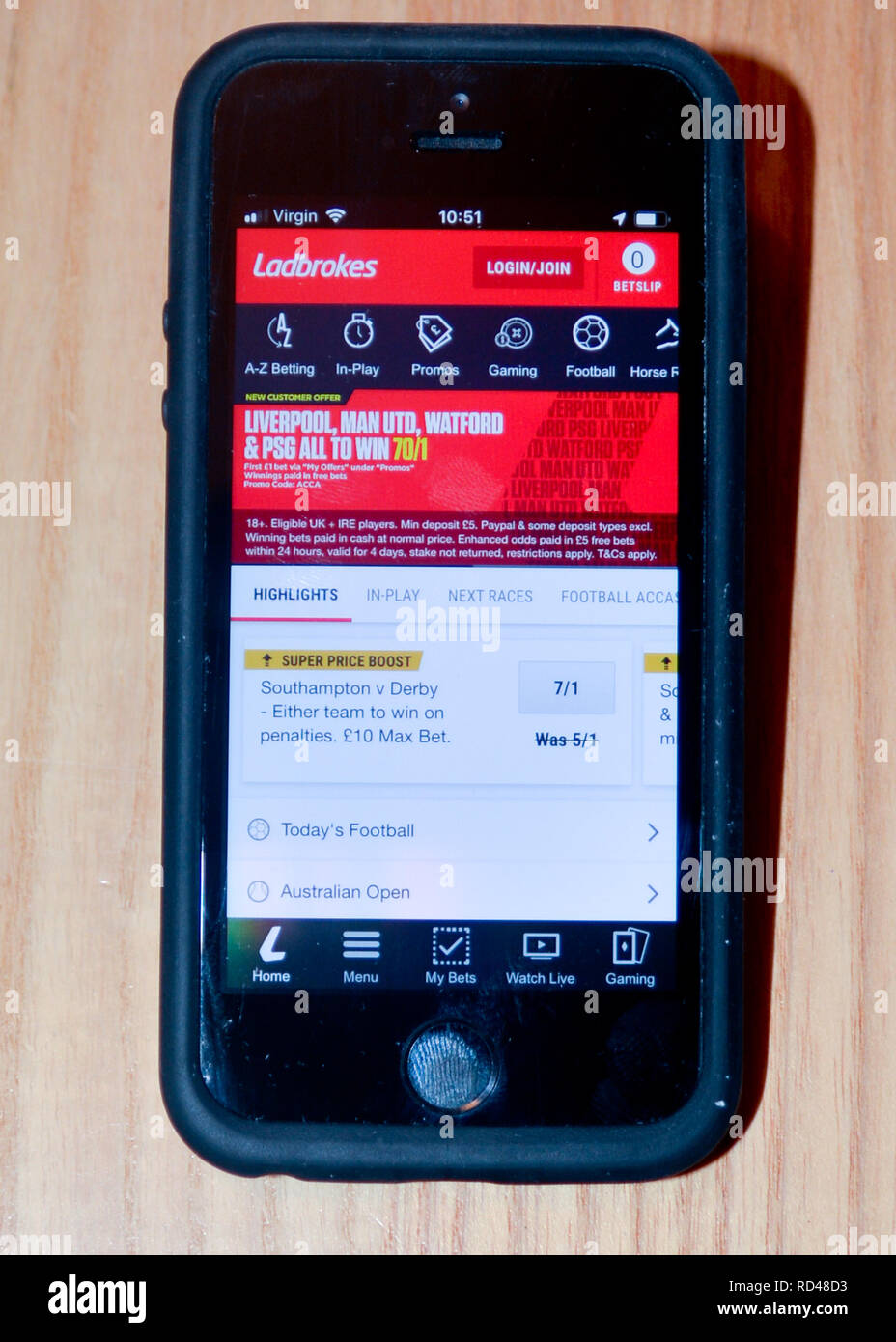 Ladbrokes Sportwetten App auf einem Smartphone Stockfoto
