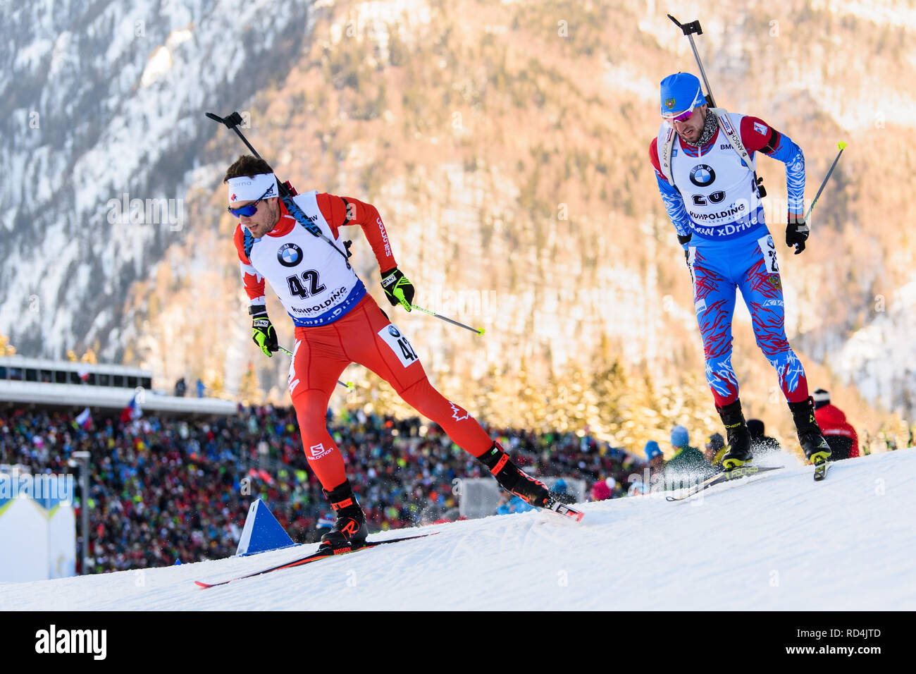 Ruhpolding, Deutschland. 17 Jan, 2019. Biathlon: Wm, 10 km Sprint für Männer in der Chiemgau Arena. Christian Gow aus Kanada (l) wird parallel zu den 5.-platzierten Alexander Loginow aus Russland. Credit: Matthias Balk/dpa/Alamy leben Nachrichten Stockfoto