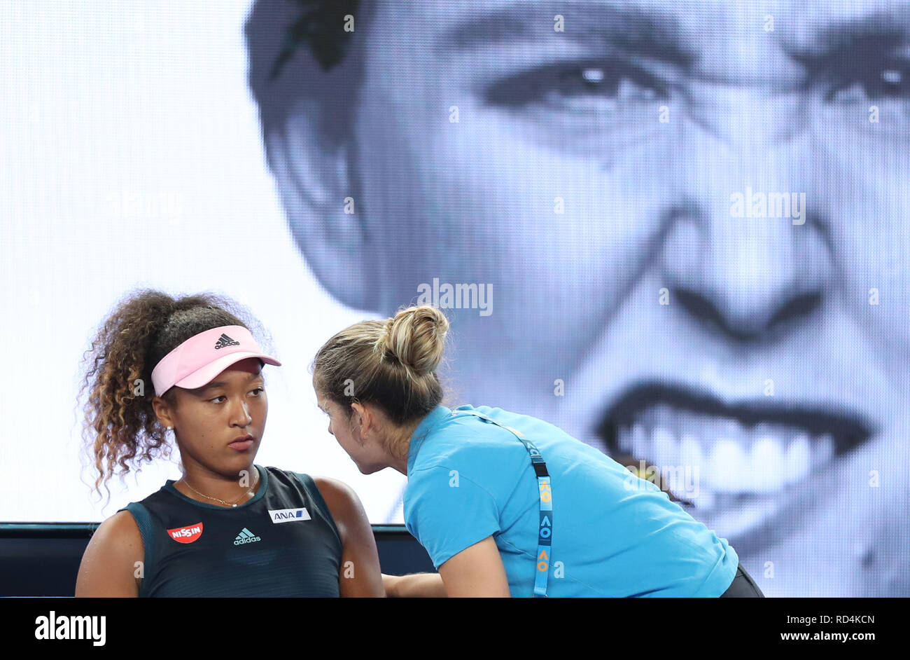 Melbourne, Australien. 17 Jan, 2019. Naomi Osaka Japan reagiert während der zweiten Runde Frauen singles Match gegen Tamara Zidansek von Slowenien bei den Australian Open in Melbourne, Australien, Jan. 17, 2019. Credit: Bai Xuefei/Xinhua/Alamy leben Nachrichten Stockfoto