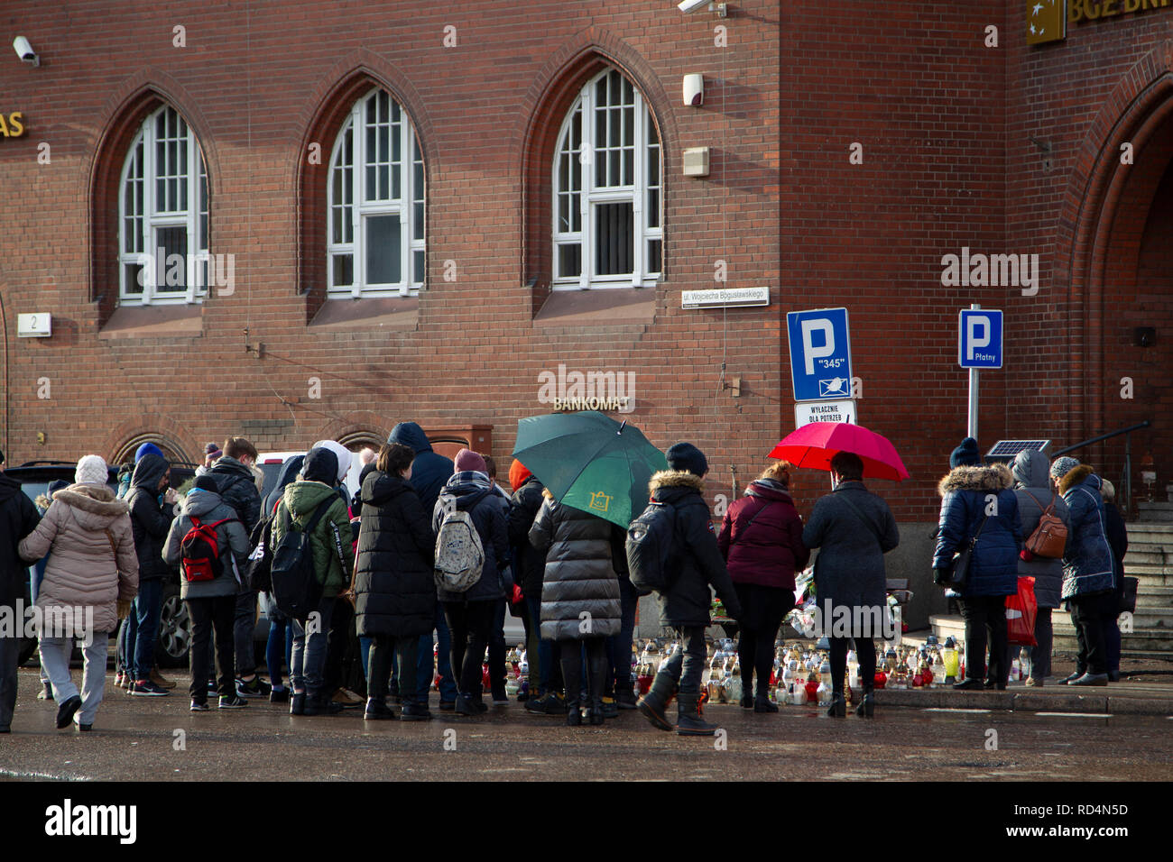 Danzig, Polen. 17 Jan, 2019. Traurigkeit und Kummer wahrnehmbar sind überall auf den Straßen von Danzig. Der Bürgermeister von Danzig ist gedacht für alle Einwohner. Credit: Slawomir Kowalewski/Alamy leben Nachrichten Stockfoto